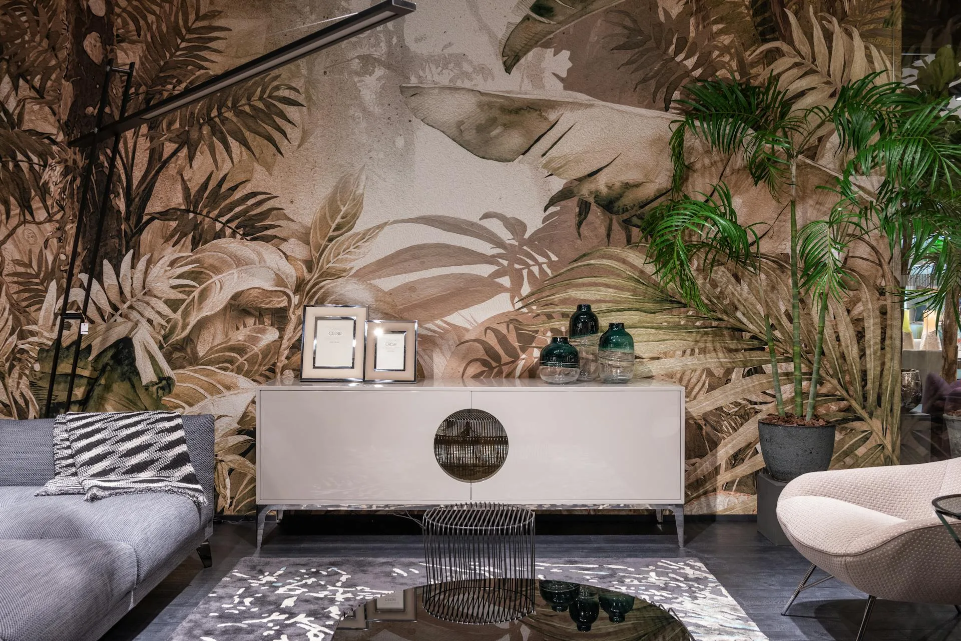 Expert wallpaper application in Fort Worth home